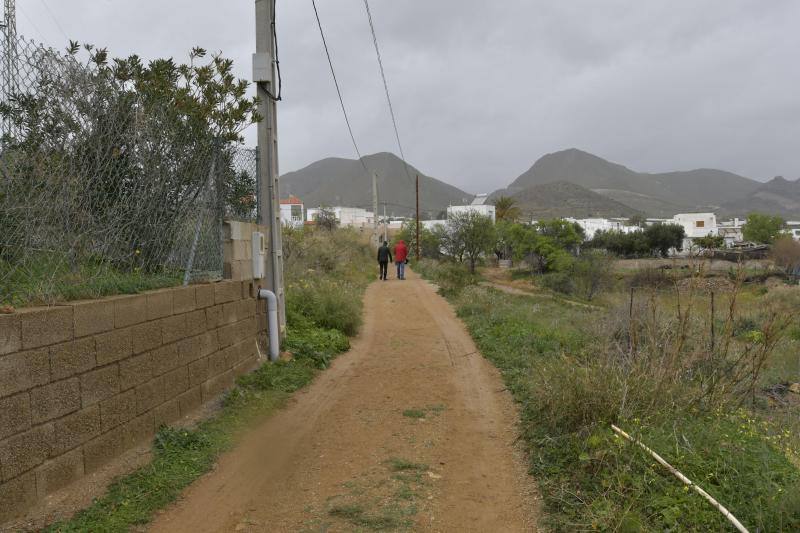 Dispositivo de búsqueda del niño desaparecido ayer en la barriada de Las Hortichuelas en Nijar (Almeria) en el que han participado Guardia Civil, Protección Civil y decenas de ciudadanos