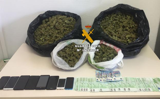 Cuatro detenidos y ocho kilos de marihuana intervenidos en una operación en Alhaurín de la Torre