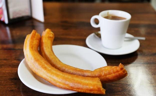Los churros con chocolate son otro de los caprichos más reclamados desde casa por los malagueños, según Glovo
