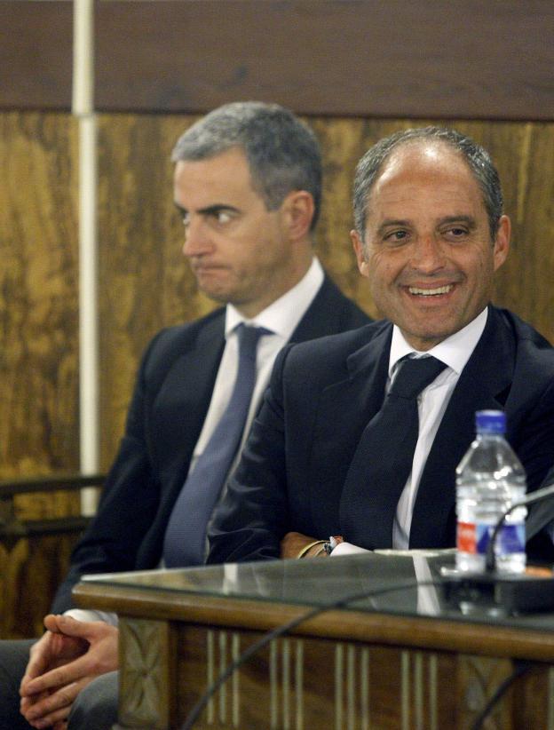 Camps y Costa, durante su declaración ante el Tribunal Superior de Justicia de Valencia en 2012. :: reuters