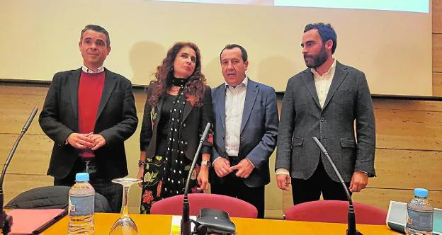 José Bernal, María Jesús Montero, José Luis Ruiz Espejo y Daniel Pérez, ayer. 