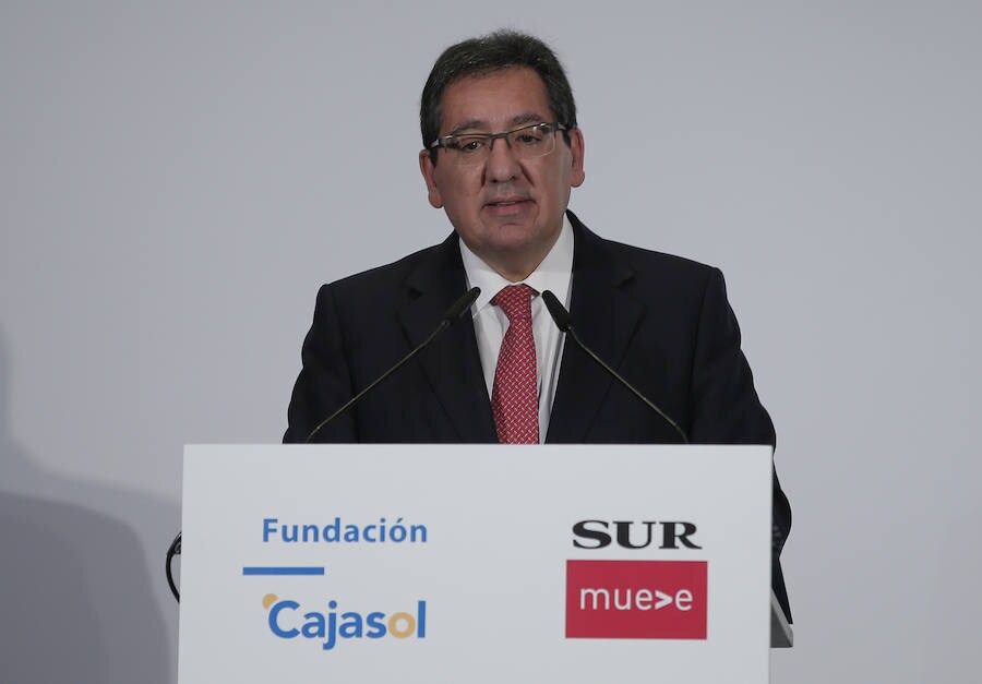 «El precio de la electricidad bajará entre el 5 y el 10 por ciento a partir de 2020» ha anunciado el resposnable de Energía, Turismo y Agenda Digital en el encuentro organizado por SUR y patrocinado por la Fundación Cajasol