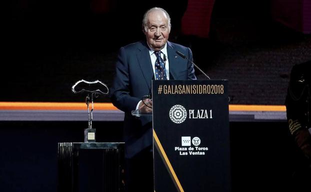 Don Juan Carlos agradece el premio de embajador universal de la tauromaquia.