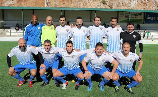 De izquierda a derecha y de arriba a abajo; Dely Valdés, Pariente, Fernando, Dani Campos, Josemi, Javi Ramos, Juani Cabello, Servia, Pepe Caro, Villatoro, Carlos León y Curro. 