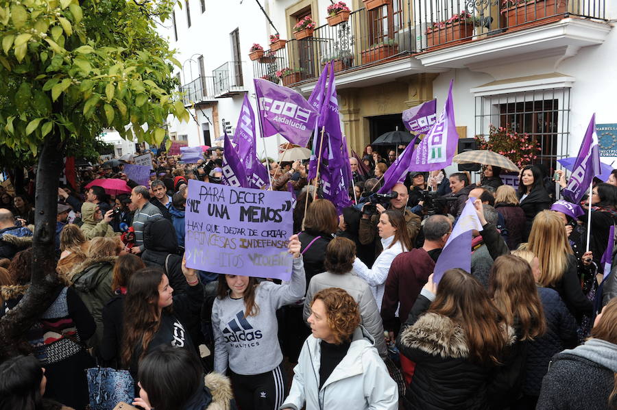 Concentración en la plaza de los Naranjos de Marbella.