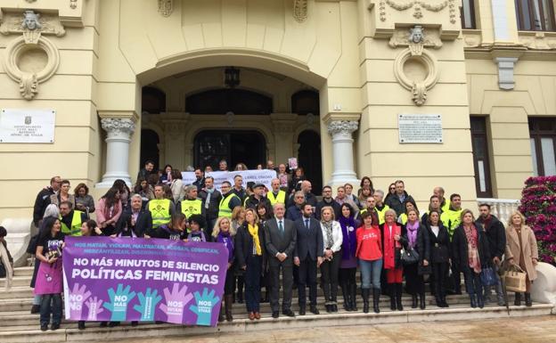 Concentración frente al Ayuntamiento de Málaga. 