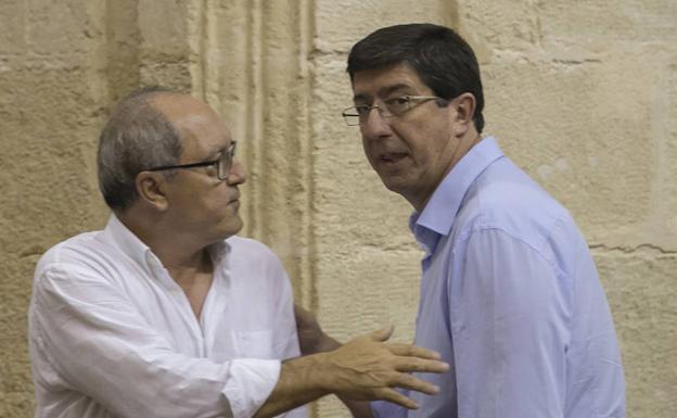 El secretario de Organización del PSOE-A, Juan Cornejo, y Juan Marín. 