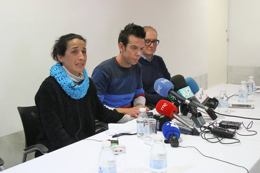 Patricia Ramírez y Ángel Cruz, los padres de Gabriel, el menor desaparecido hace once días en Níjar, han encabezado la concentración que ha tenido lugar este viernes en Almería para reclamar el regreso a casa de su hijo. 