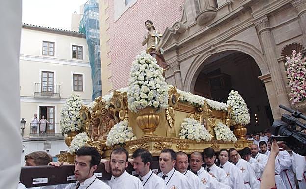Salida del Cristo Resucitado desde San Julián.