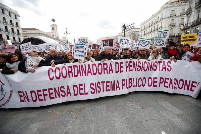 Madrid, Barcelona, Bilbao, San Sebastián, Vigo... protestan en las calles por el insuficiente alza del 0,25% y piden que estas ayudas se revaloricen en función del IPC