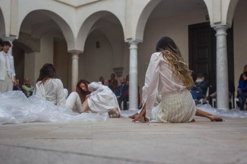 'Miradas de mujeres que no vieron la luz' inspira la imagen de esta edición