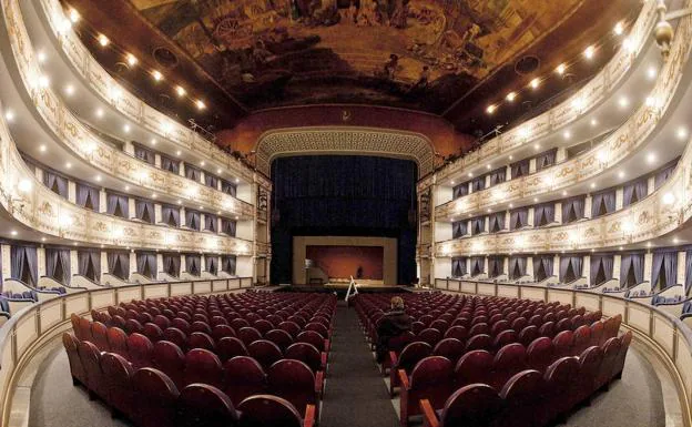 El Teatro Cervantes acoge este sábado la presentación de un corto de promoción de la Semana Santa de Málaga