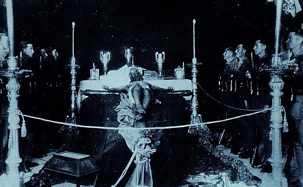 Primera guardia de honor al Cristo en 1931.