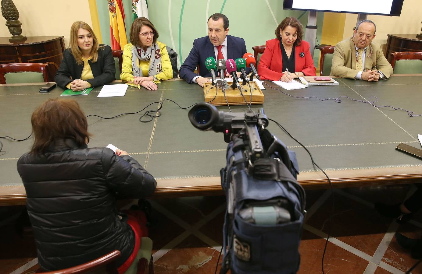 De izquierda a derecha, Ana Isabel González, Carmen Agüera, José Luis Ruiz Espejo, Ángeles Sepúlveda y José María Caba 