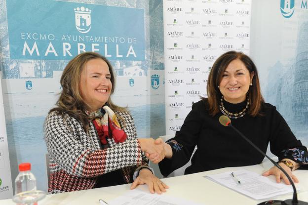 Isabel Luque y Carmen Díaz sellaron ayer el acuerdo. :: josele-lanza
