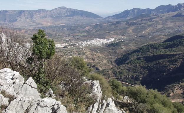 Vista de El Burgo desde el monumento natural del Mirador del Guarda Forestal.