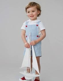 Imagen secundaria 2 - Arriba, Pepa González. Abajo, dos de sus diseños de la nueva colección de primavera /verano.