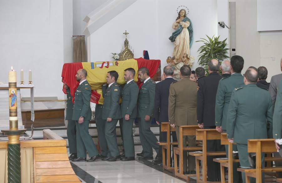 Numerosos familiares y compañeros del cabo primero malagueño han acudido a los actos funerarios que han tenido lugar en Parcemasa