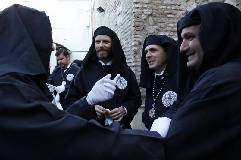 Estas son las mejores fotografías de la Cofradía de los Dolores del Puente durante su salida procesional en el Lunes Santo malagueño de 2018.