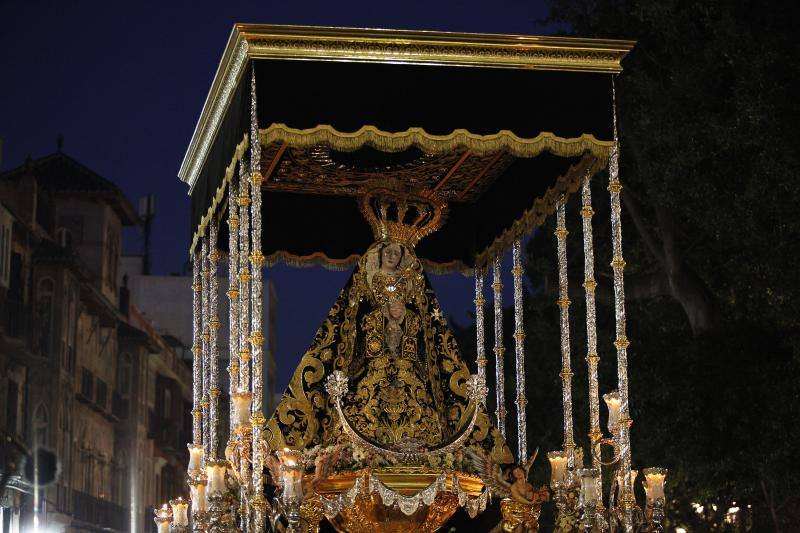 Estas son las mejores fotografías de la Cofradía de los Dolores del Puente durante su salida procesional en el Lunes Santo malagueño de 2018.