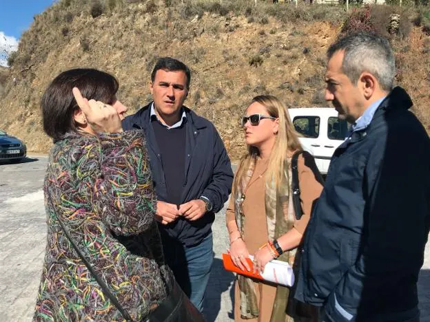 Carlos Hernández y Elena Aguilar, en una visita a Benagalbón. 