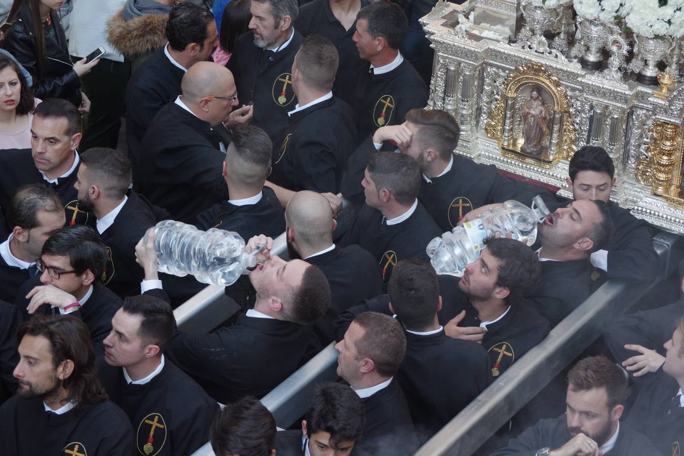 Imágenes de los cortejos de Rocío, Penas, Nueva Esperanza, Estrella, Rescate y Sentencia