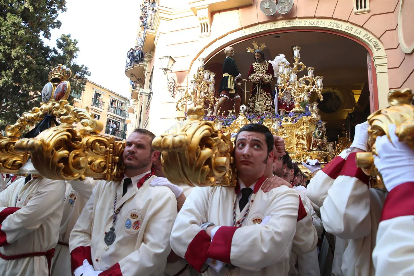 Imágenes de la cofradía de Jesús de la Puente del Cedrón y María Santísima de la Paloma en el Miércoles Santo de la Semana Santa de Málaga de 2018. 