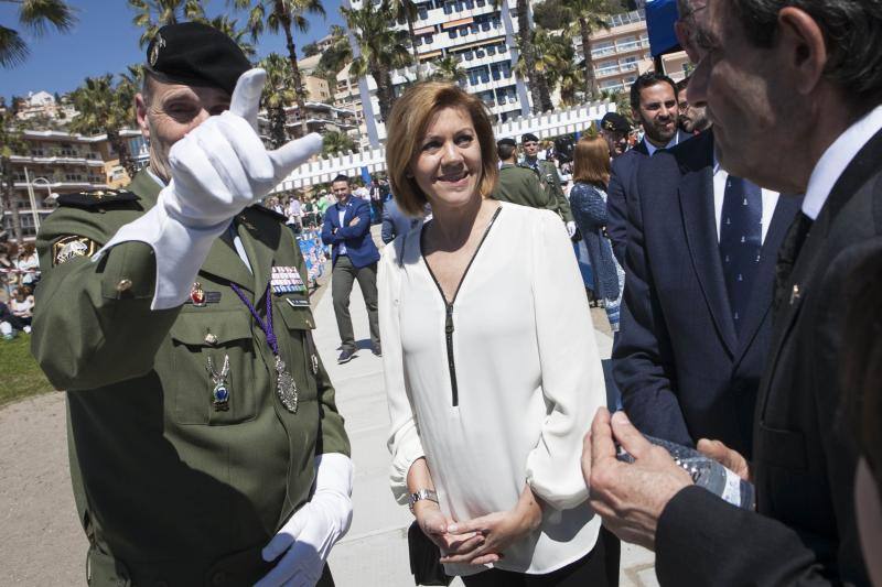 La Brigada Paracaidista (BRIPAC) ha ofrecido en la mañana de este Miércoles Santo de esta Semana Santa una exhibición de saltos en la playa de La Caleta, a la altura del Hotel Miramar.