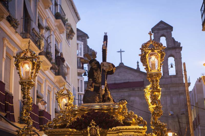 Fotos de los desfiles de Santa Cruz, Cena, Viñeros, Mena, Misericordia, Zamarrilla, Esperanza y Vera Cruz