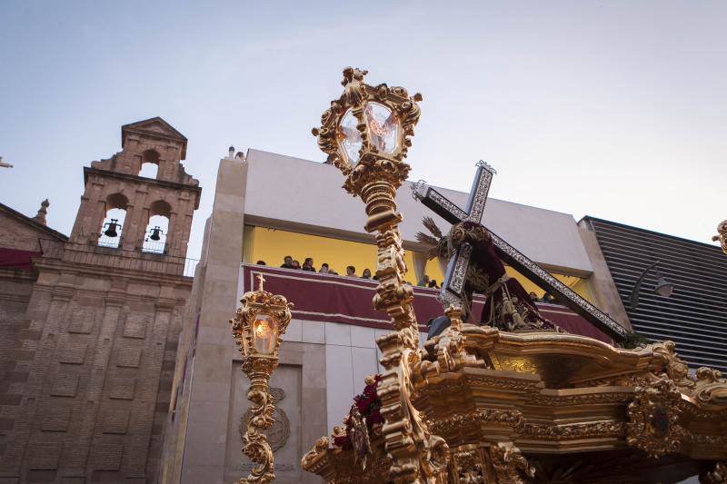 Fotos de los desfiles de Santa Cruz, Cena, Viñeros, Mena, Misericordia, Zamarrilla, Esperanza y Vera Cruz