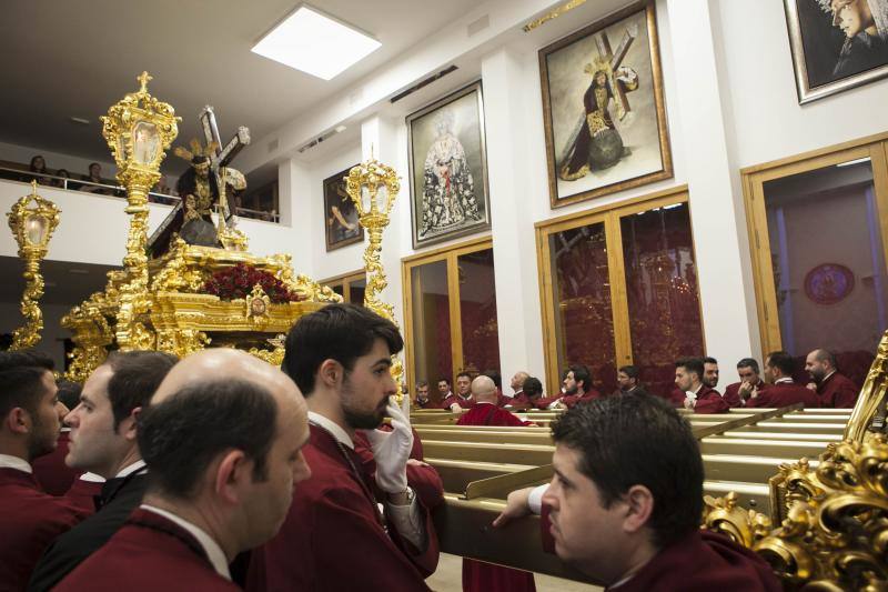 Fotos de los desfiles de Santa Cruz, Cena, Viñeros, Mena, Misericordia, Zamarrilla, Esperanza y Vera Cruz