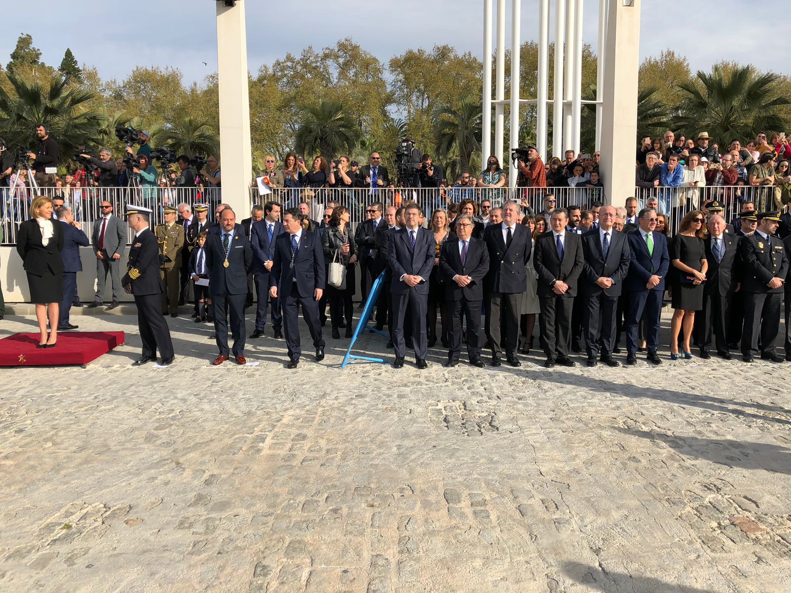 Imágenes del desembarco de la Legión en el Puerto de Málaga y traslado del Cristo de Mena. 