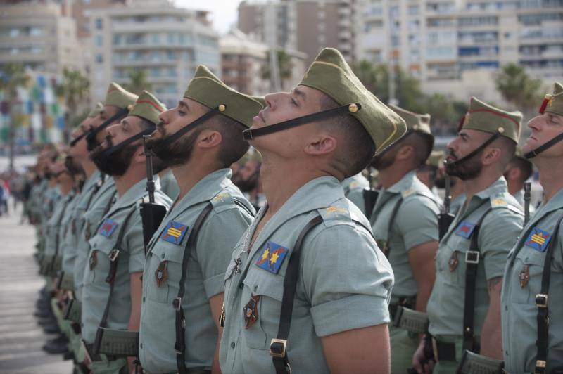 Imágenes del desembarco de la Legión en el Puerto de Málaga y traslado del Cristo de Mena. 