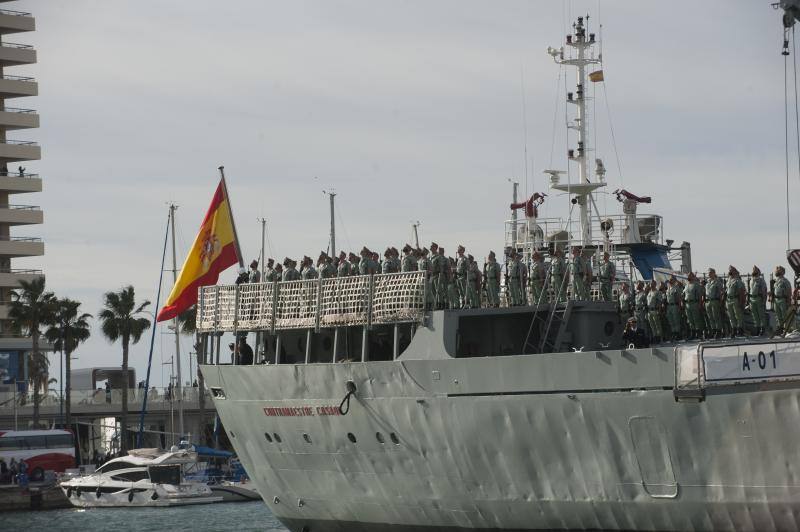 Imágenes del desembarco de la Legión en el Puerto de Málaga y traslado del Cristo de Mena. 