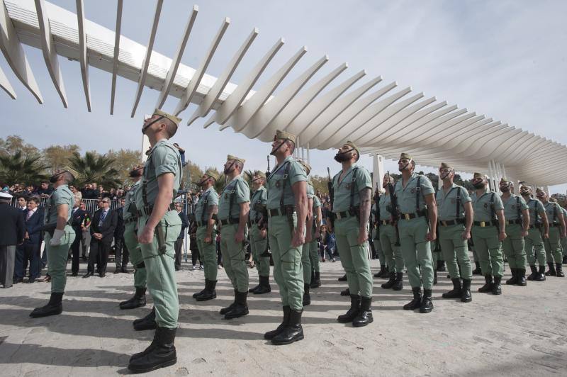 Imágenes del desembarco de la Legión en el Puerto de Málaga y traslado del Cristo de Mena. 