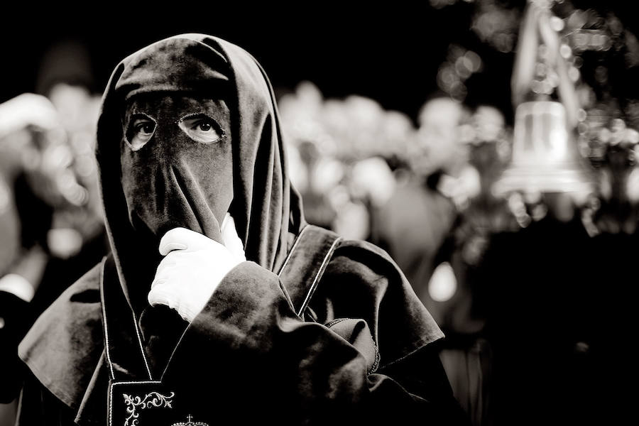 El fotógrafo Txema Rodríguez ofrece una visión íntima de la Semana Santa de Málaga