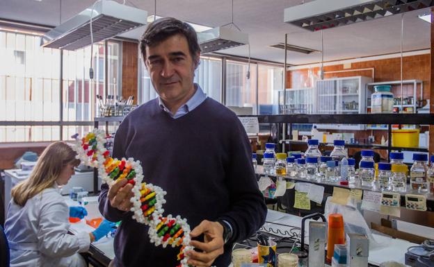 Enrique Viguera, en la Facultad de Ciencias. 