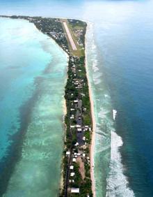 Imagen secundaria 2 - Habitantes de una de las islas de Vanuatu se preparan para ser evacuados. Isla amenazada por el Pacífico.