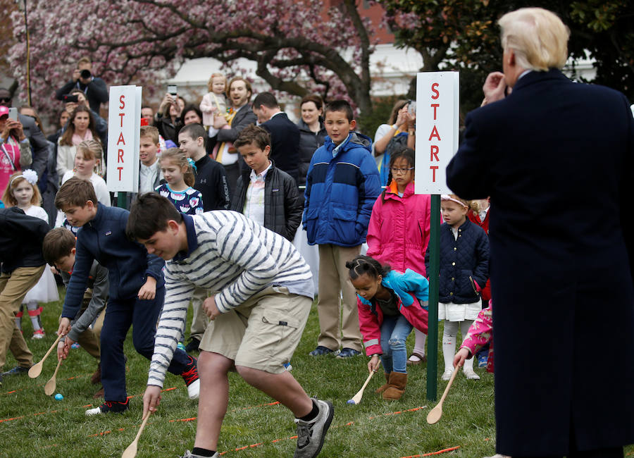 La familia Trump se unió este año a la tradición de buscar huevos de Pascua en los jardines de la Casa Blanca, donde se organizaron otras muchas actividades con niños.