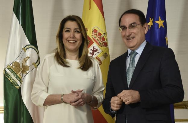 Susana Díaz y Javier González de Lara, ayer en San Telmo. 