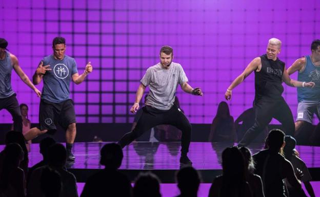 Alejandro Sánchez, en una de las coreografías que ha grabado con la marca. 