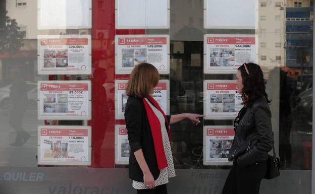En la imagen, agencia inmobiliaria de la franquicia Redpiso en la capital malagueña. 