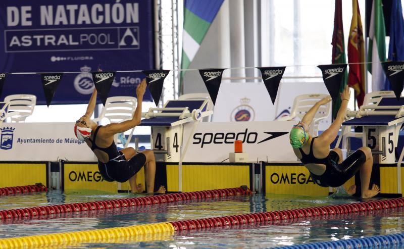 Las instalaciones de Inacua viven estos días una auténtica pasión por la natación, con las gradas llenas y un gran ambiente de compañerismo entre aficionados y clubes en el Campeonato de España.