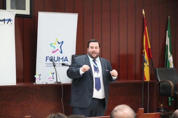 Taller de comunicación efectiva en los cursos de primavera de la FGUMA