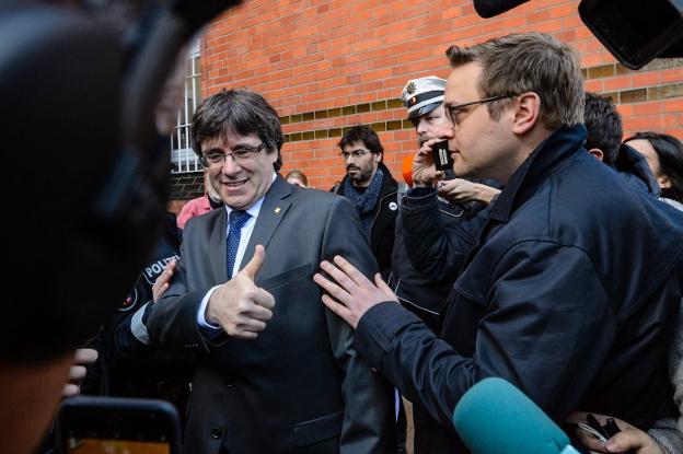 Puigdemont celebra su liberación el pasado viernes. :: JENS SCHLUETER / efe