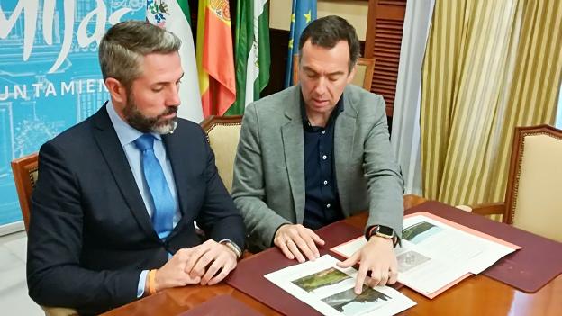 Maldonado y Ruiz presentaron ayer la iniciativa municipal. :: i. g.