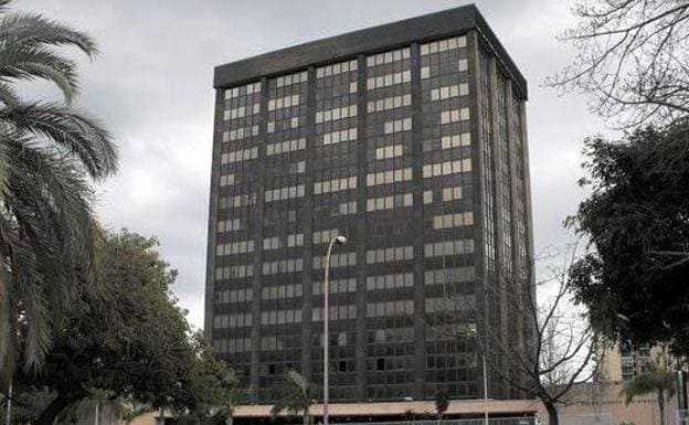 El edificio negro con su color originario