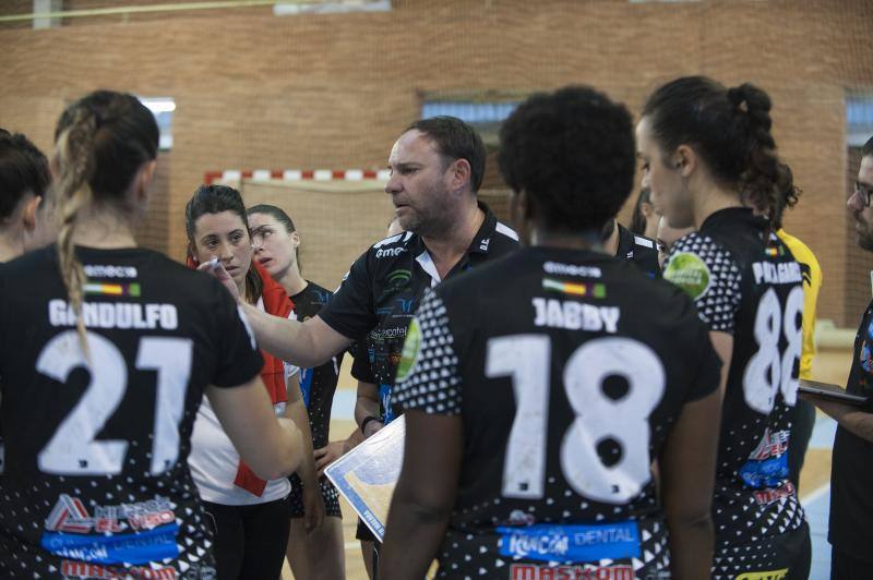 La victoria por 33-24 le permite al conjunto de Diego Carrasco subir hasta la sexta plaza de la clasificación y, sobre todo, cargarse de moral para la cita de la próxima semana en Málaga.