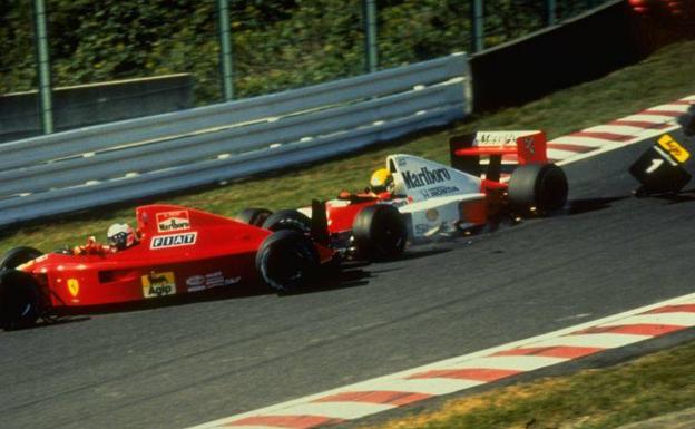 Ayrton Senna choca contra el Ferrari de Alain Prost en el circuito de Suzuka en 1990.