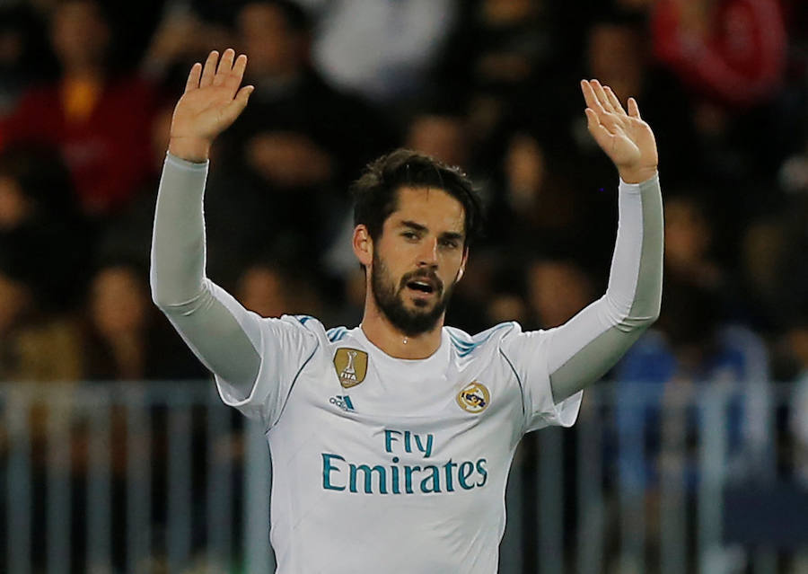 El Real Madrid consigue la victoria en La Rosaleda, gracias a los tantos de Isco y Casemiro. El Málaga marcó el gol del honor en el último minuto del encuentro